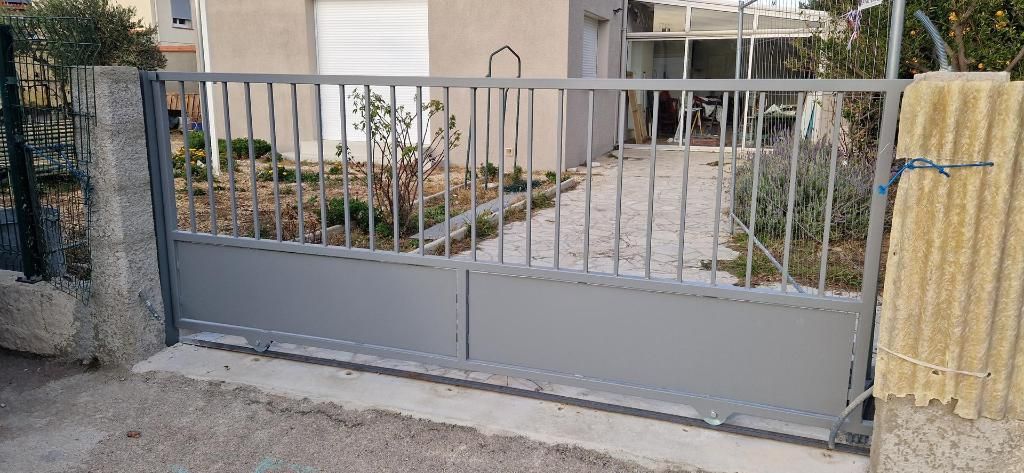 Portail coulissant installé à Millas